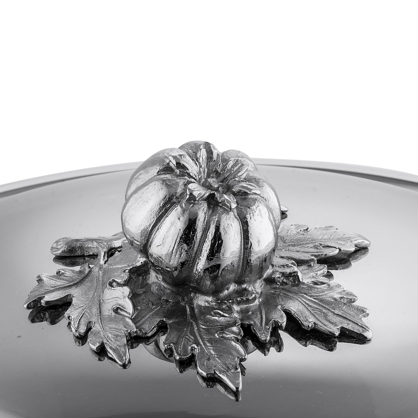 Decorated knob finial representing fennel, tomato, cast in solid bronze and silver plated, on Opus Prima stainless steel lid