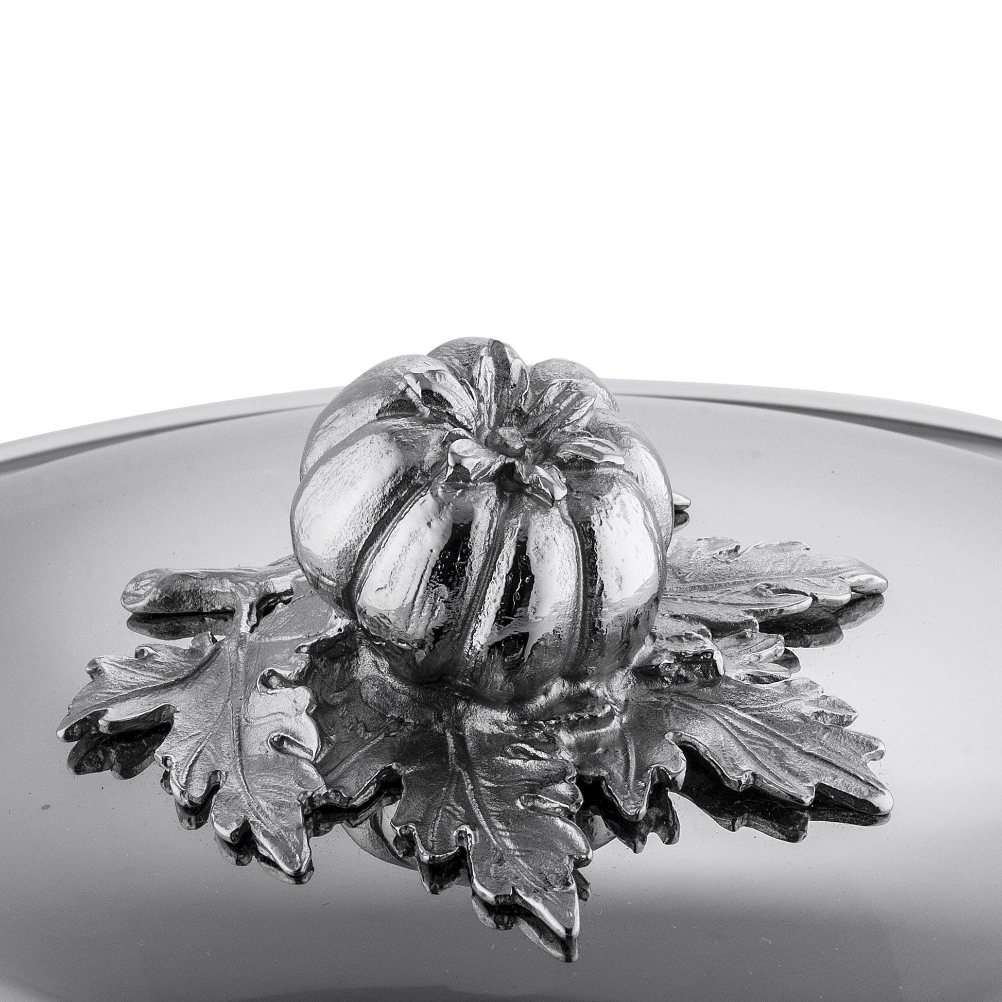 Decorated knob finial representing fennel, tomato, cast in solid bronze and silver plated, on Opus Prima stainless steel lid