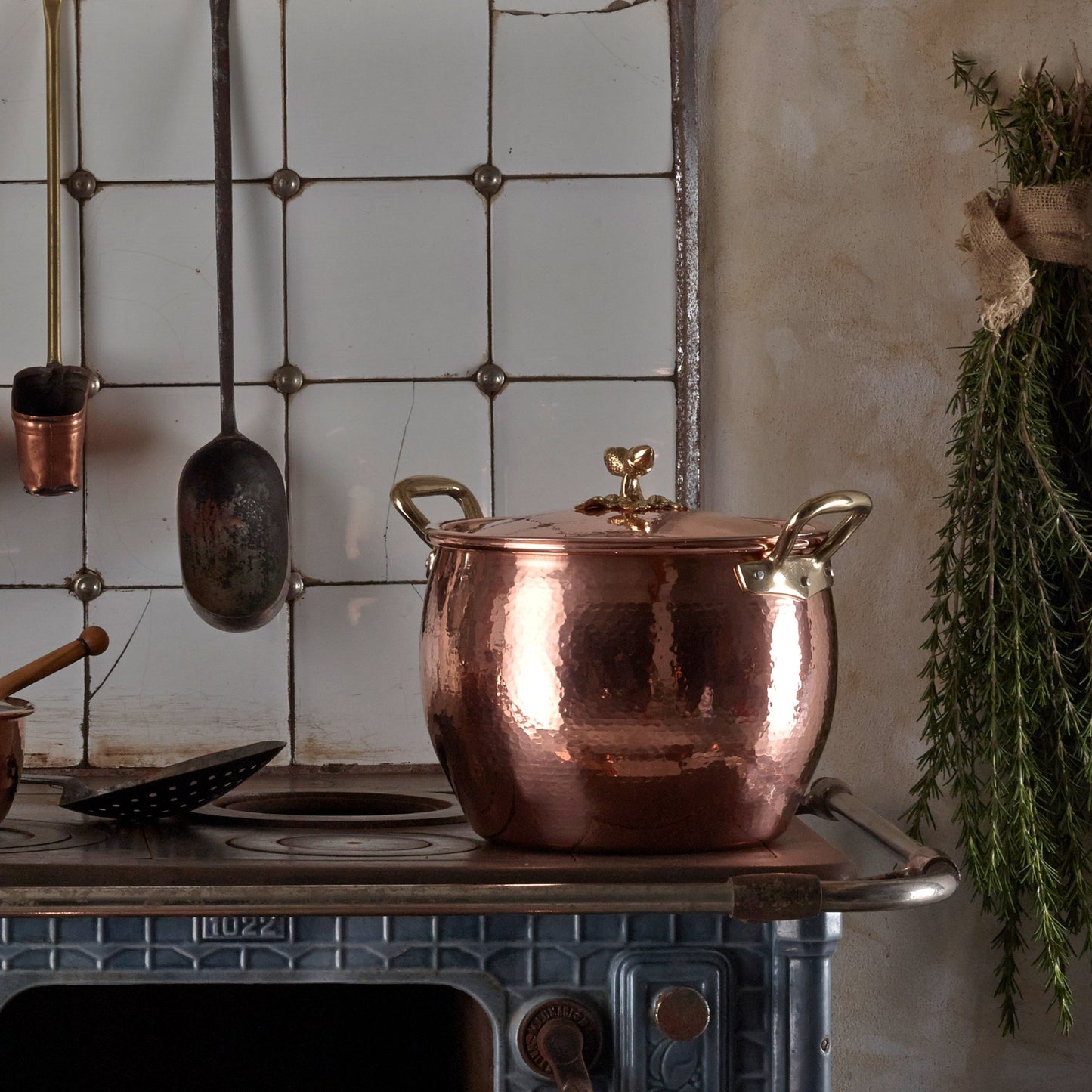 Hammered copper 12 Qt Stockpot lined with high purity tin applied by hand over fire and bronze handles, from Glamstore Historia collection