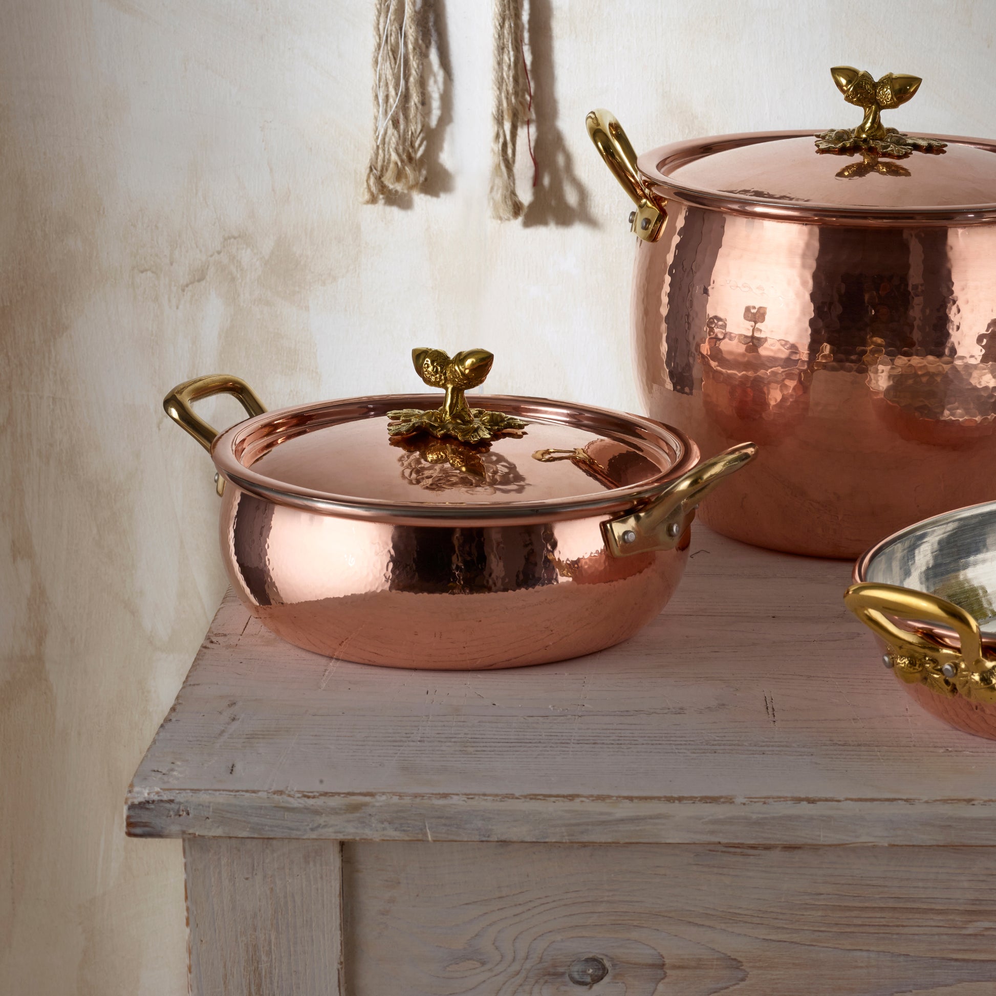 Hammered copper 6 Qt Braiser lined with high purity tin applied by hand over fire and bronze handles, from Glamstore Historia collection