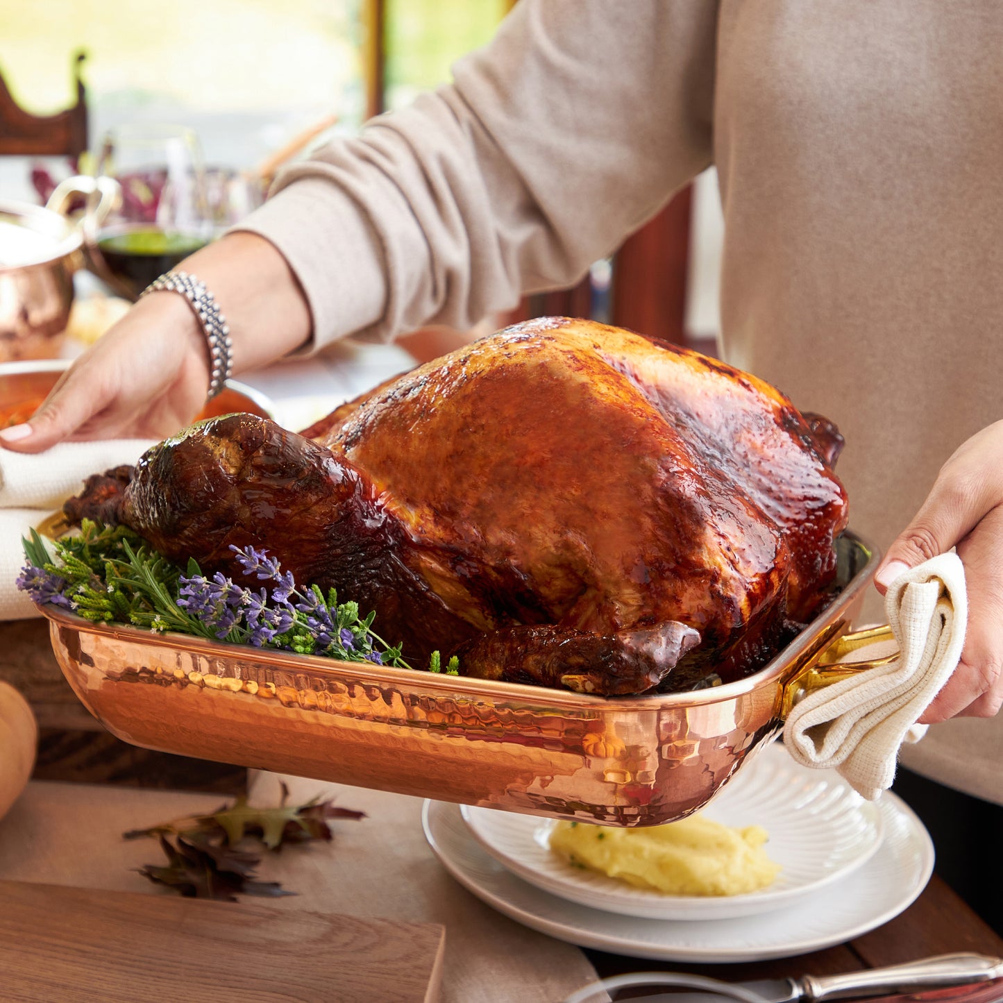 Hammered copper 5.5 Rectangular Roaster lined with high purity tin applied by hand over fire and bronze handles, from Glamstore Historia collection