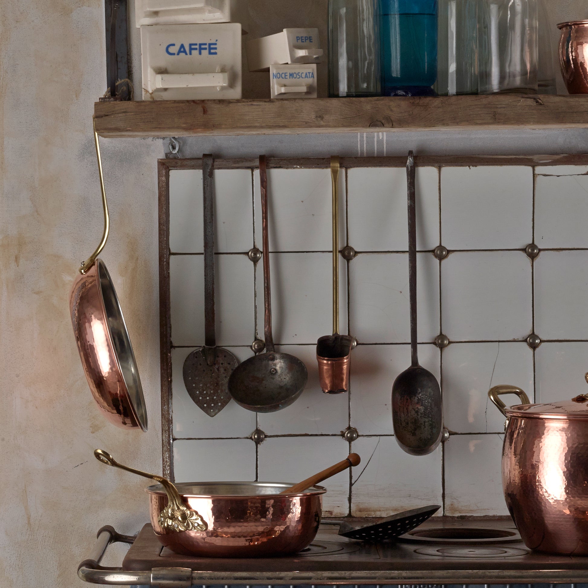 Hammered copper lined with high purity tin applied by hand over fire and decorated with bronze handles, from Glamstore Historia collection