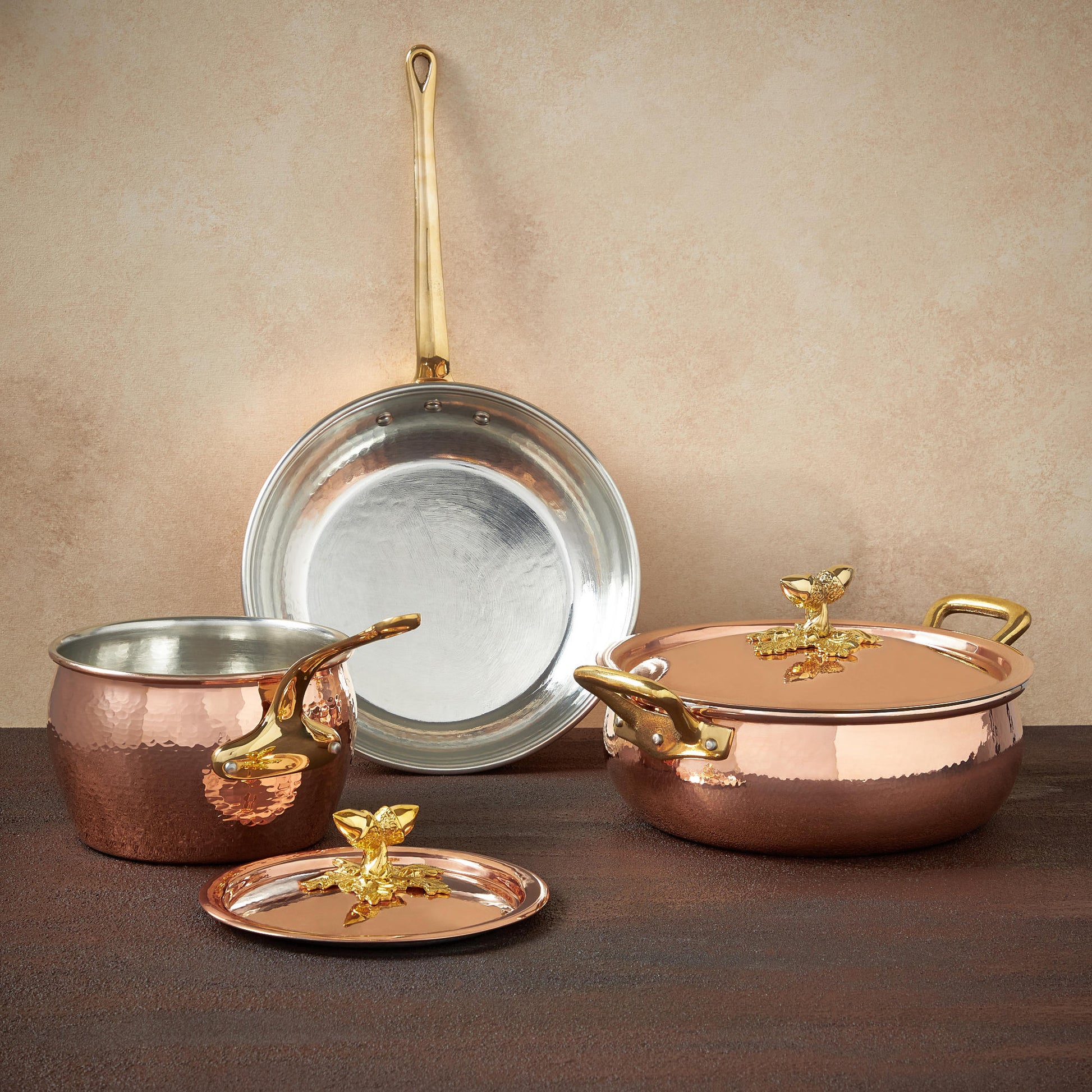 Hammered copper 5 Piece Set lined with high purity tin applied by hand over fire and bronze handles, from Glamstore Historia collection
