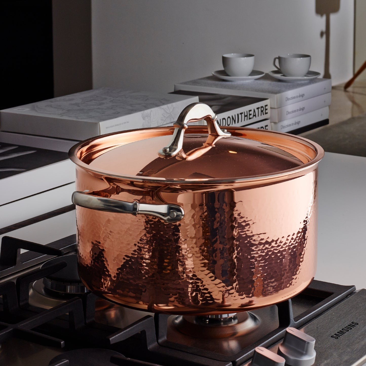 Stockpot with lid in hammered copper with stainless steel lining