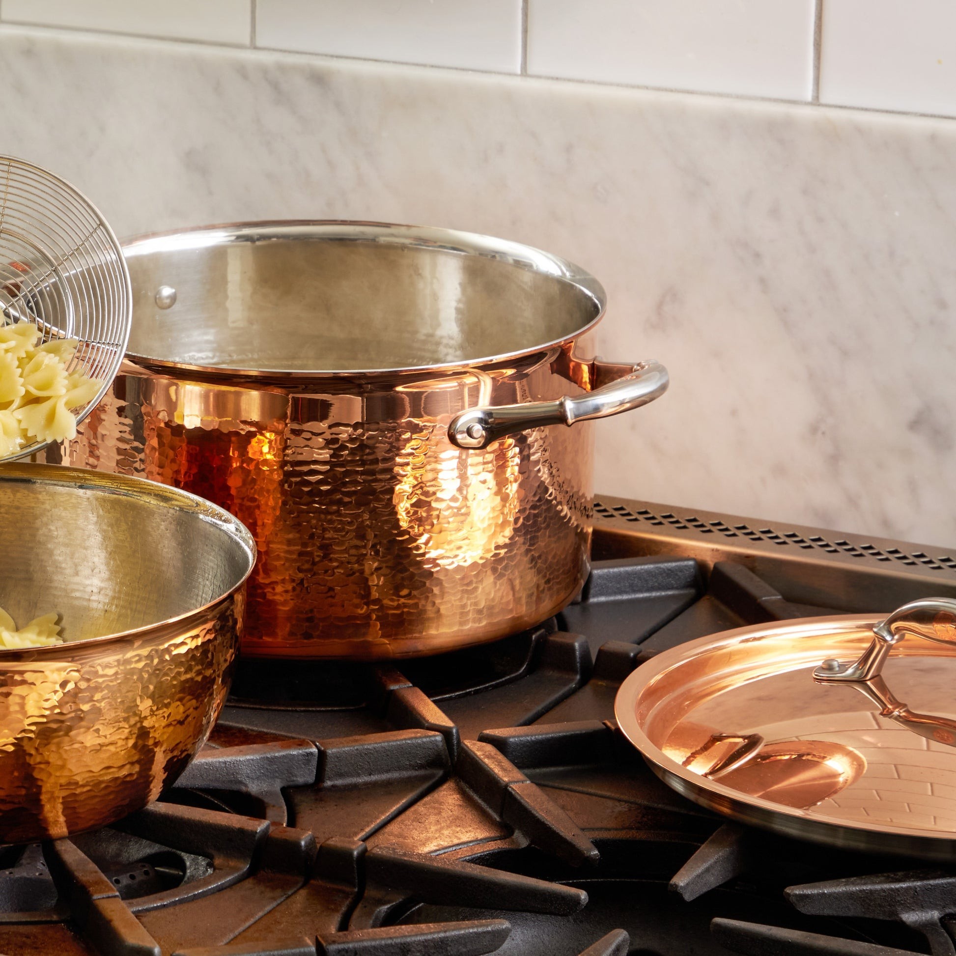 Stockpot with lid in hammered copper with stainless steel lining