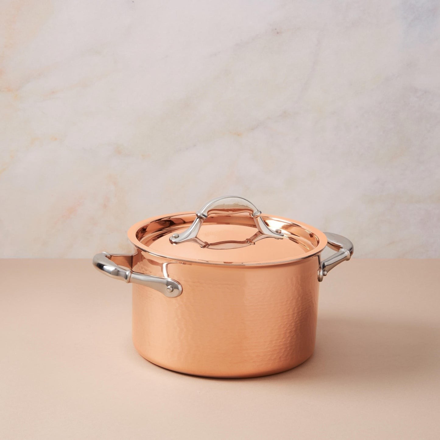 Soup pot with lid in hammered copper with stainless steel lining