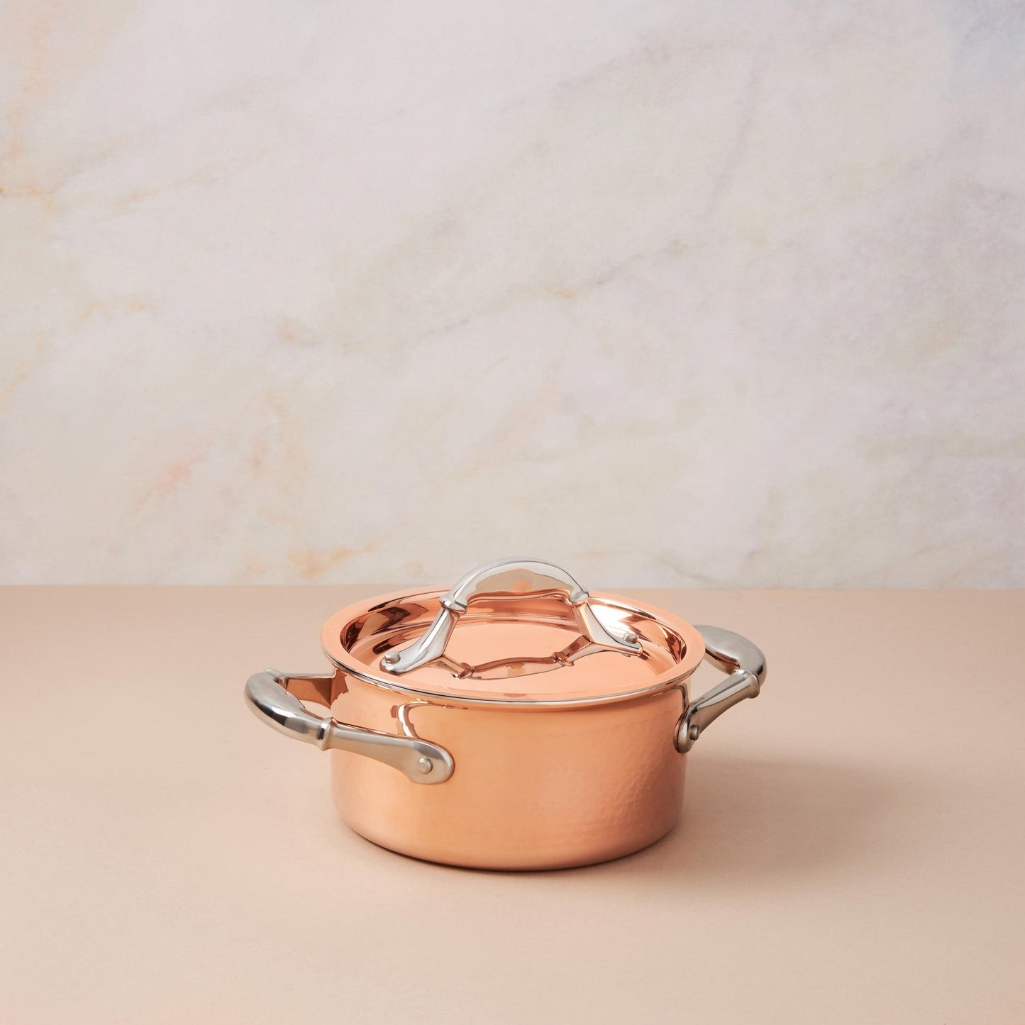  Saucepot with lid in hammered copper with stainless steel lining