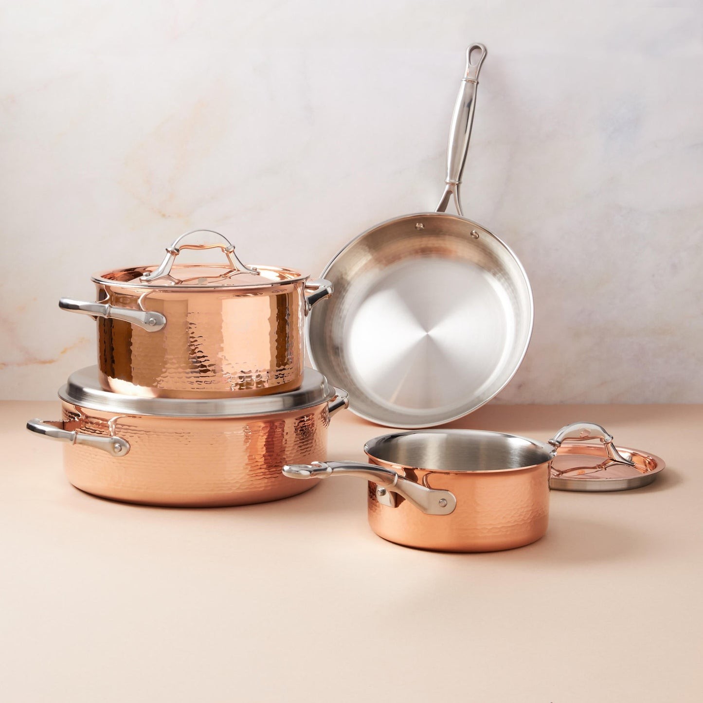 Cookware set in hammered copper with stainless steel lining