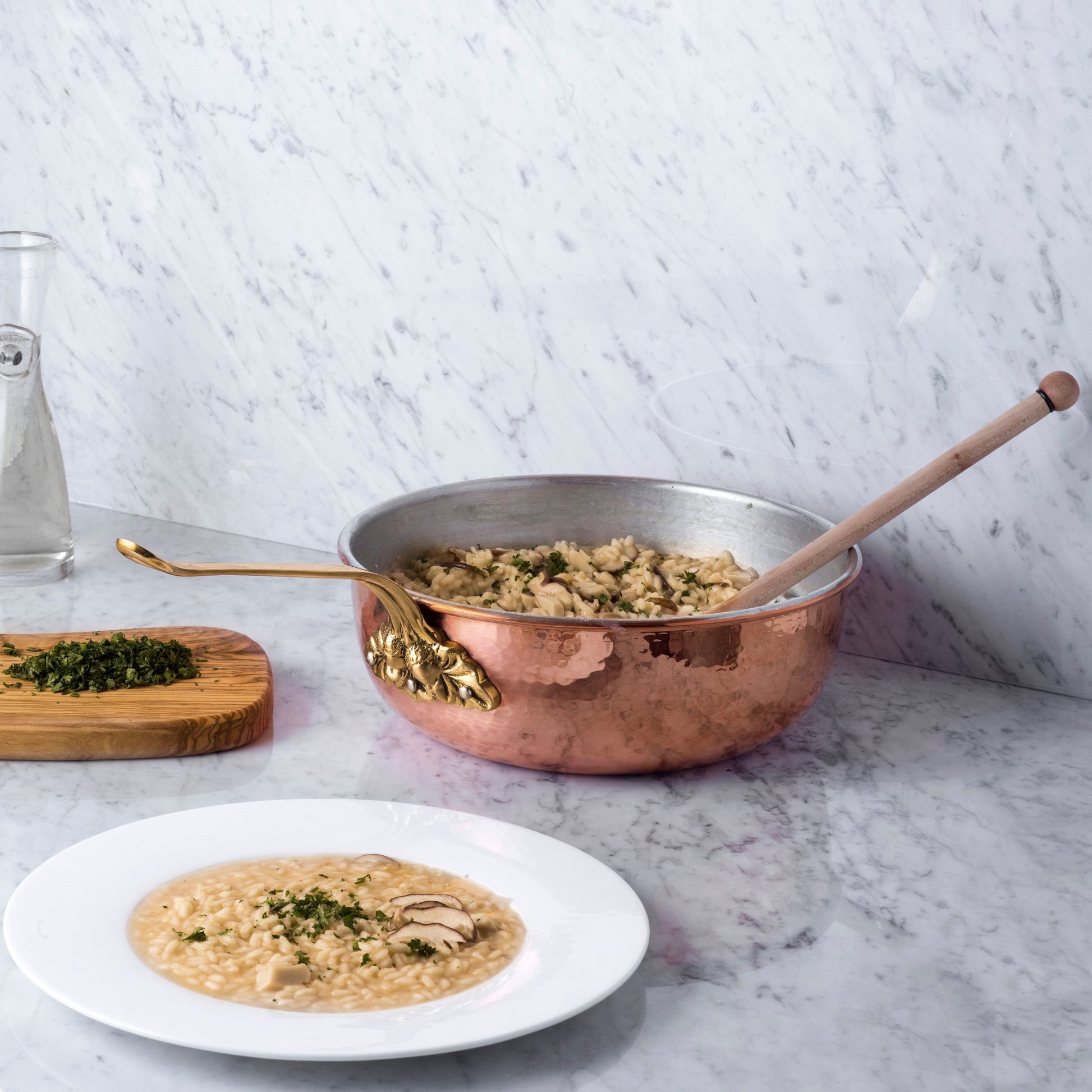 Hammered copper Chef's Pan lined with high purity tin applied by hand over fire and bronze handles, from Glamstore Historia collection