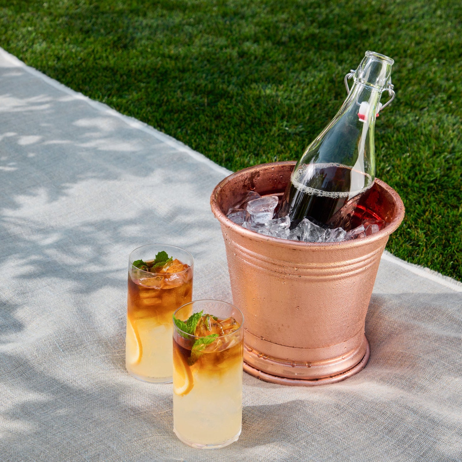 Hammered copper Round Wine Bucket  from Glamstore Historia collection
