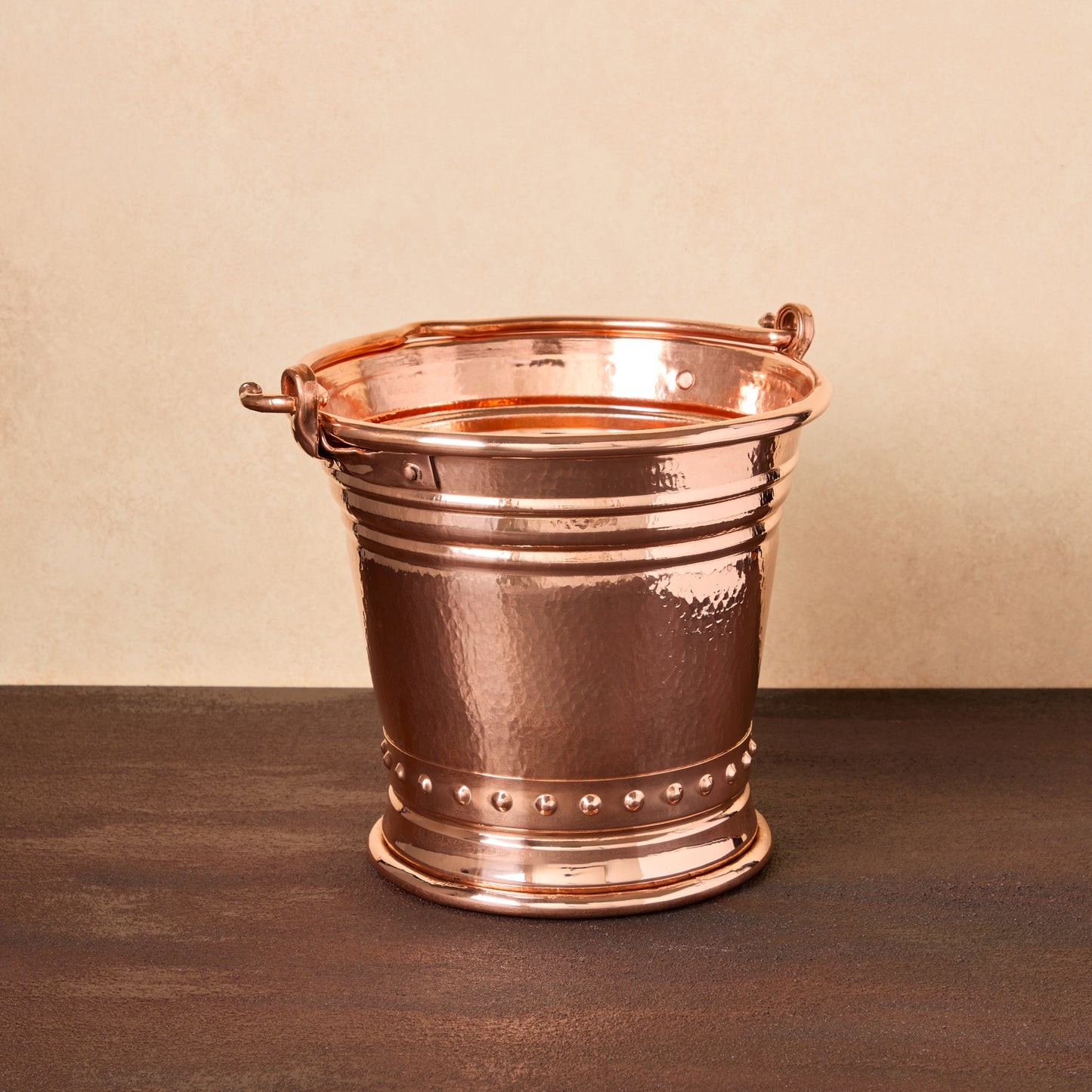 Hammered copper medium wine bucket  and copper handles, from Glamstore Historia collection