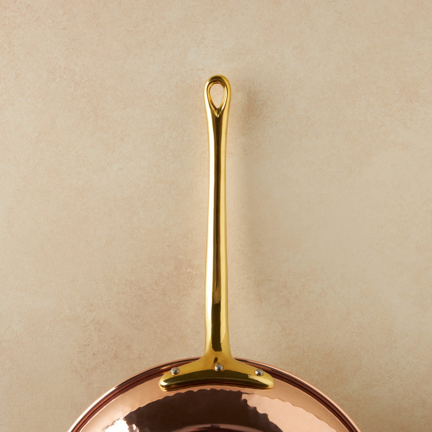 Beautiful bronze long stick handle  on Historia cookware