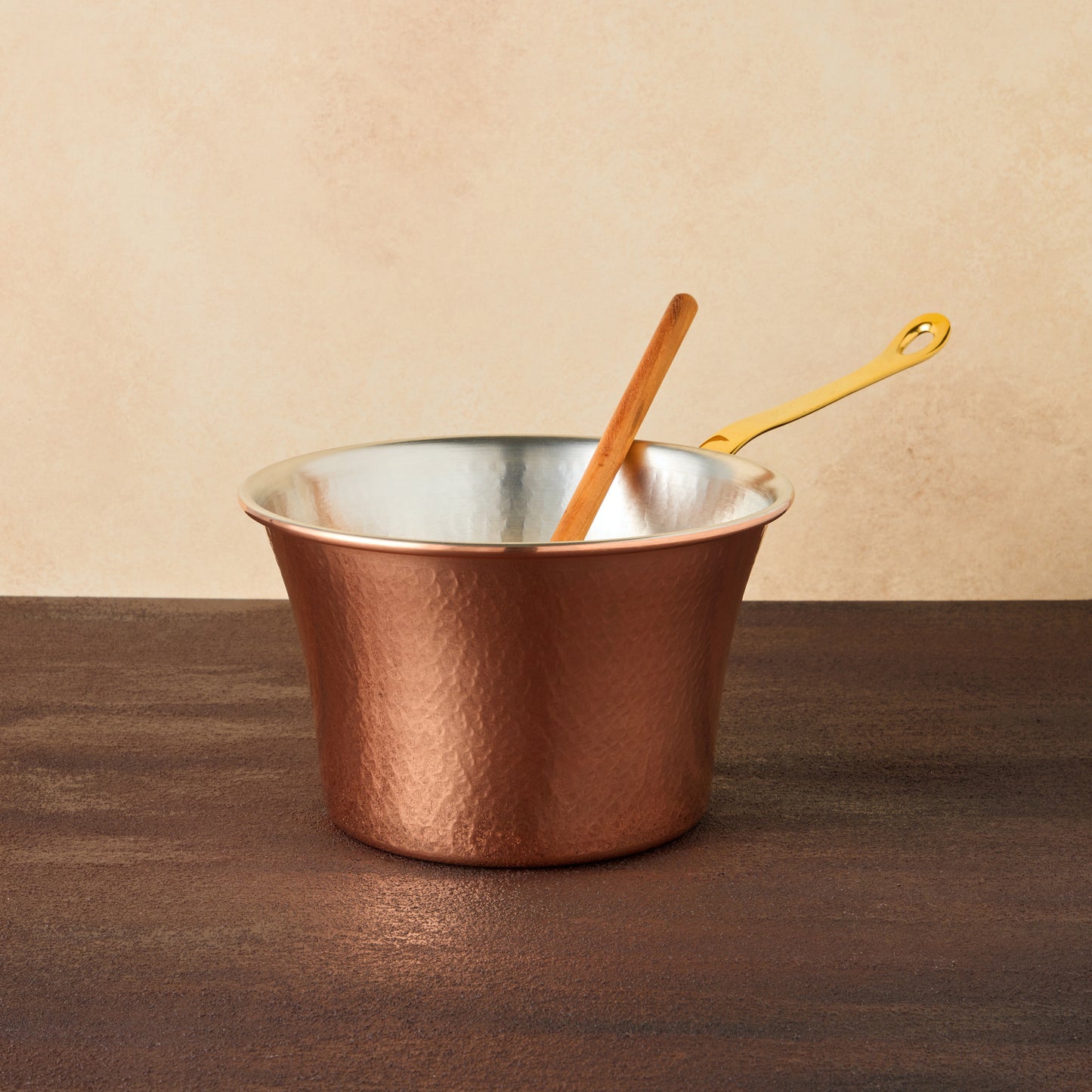 Glamstore Historia polenta pot in hammered copper and tin lined by hand over fire