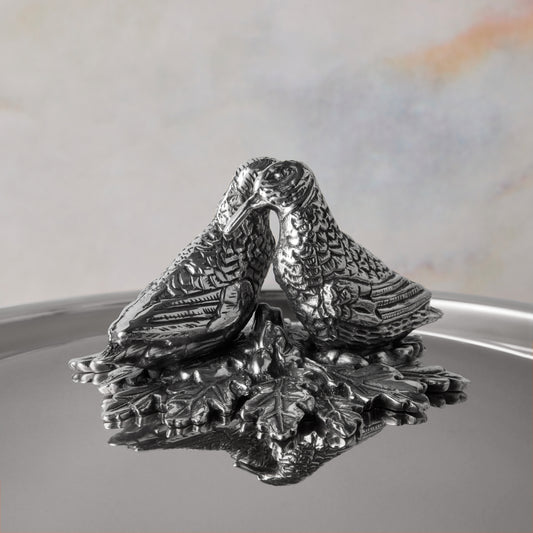 Decorated knob finial representing lovebirds cast in solid bronze and silver plated, on Opus Prima stainless steel lid