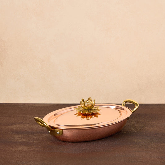 Hammered copper 10" Covered  Oval Gratin lined with high purity tin applied by hand over fire and bronze handles, from Glamstore Historia collection