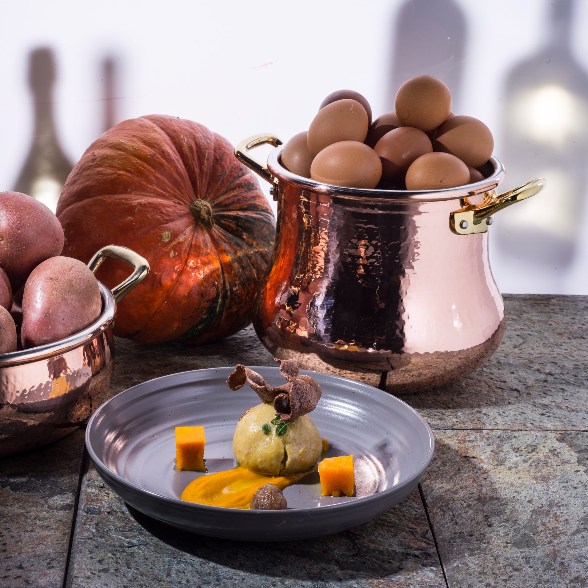Hammered copper 5 Qt Belly Soup Pot lined with high purity tin applied by hand over fire and bronze handles, from Glamstore Historia collection
